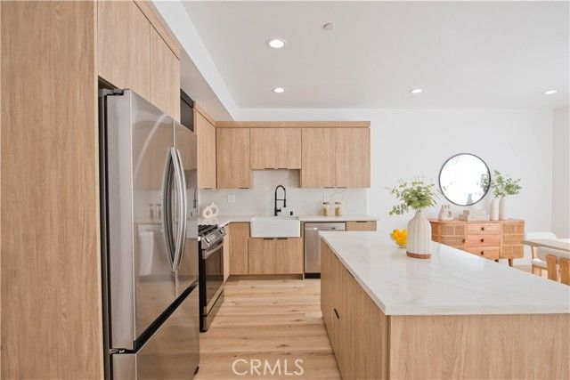 542 N Serrano Avenue, Los Angeles, CA 90004