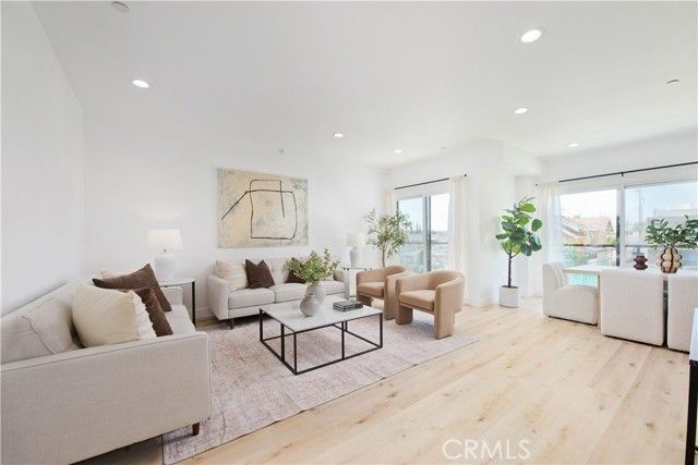 542 N Serrano Avenue, Los Angeles, CA 90004