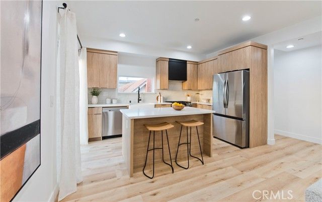 542 N Serrano Avenue, Los Angeles, CA 90004