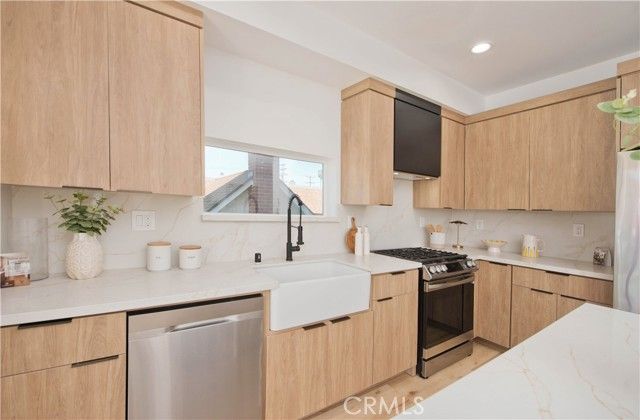 542 N Serrano Avenue, Los Angeles, CA 90004