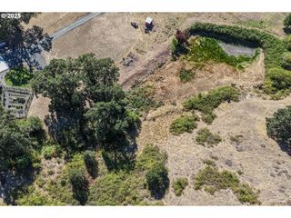 370 KARENZA Ln, Roseburg, OR 97471