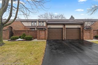 1215 Kirts Boulevard C, Troy, MI 48084