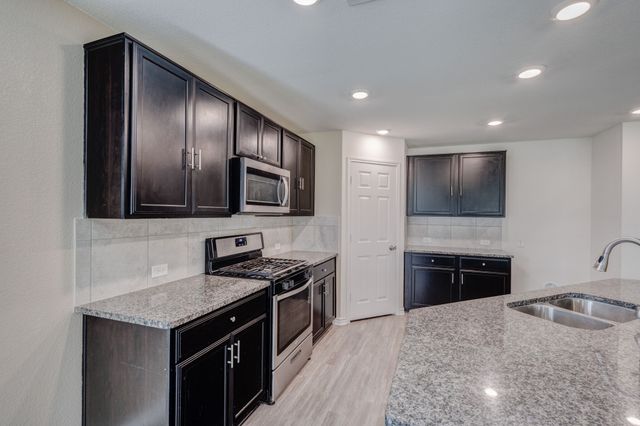 2700 Tobias Lane, Aubrey, TX 76227