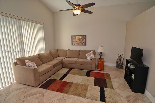 1523 NW 158th Ave, Pembroke Pines, FL 33028