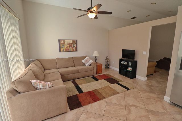 1523 NW 158th Ave, Pembroke Pines, FL 33028