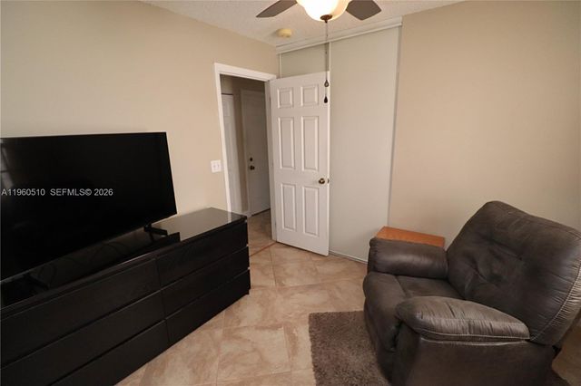 1523 NW 158th Ave, Pembroke Pines, FL 33028