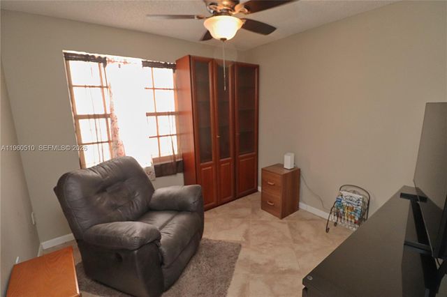 1523 NW 158th Ave, Pembroke Pines, FL 33028