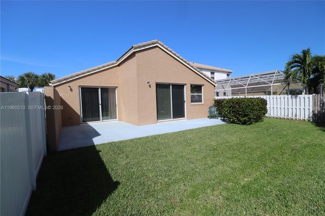 1523 NW 158th Ave, Pembroke Pines, FL 33028