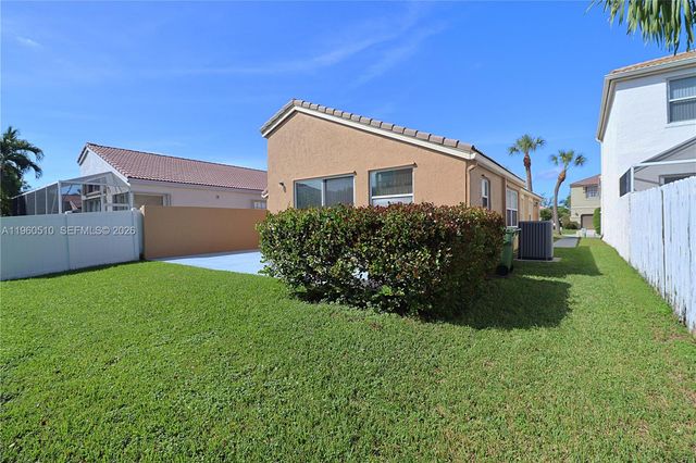 1523 NW 158th Ave, Pembroke Pines, FL 33028