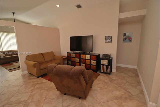 1523 NW 158th Ave, Pembroke Pines, FL 33028