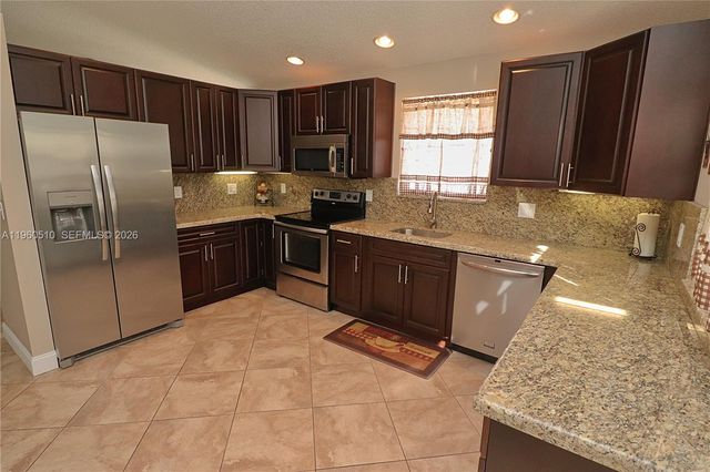 1523 NW 158th Ave, Pembroke Pines, FL 33028