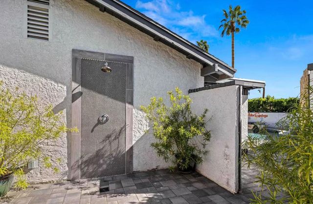 2025 Nicola Road, Palm Springs, CA 92262