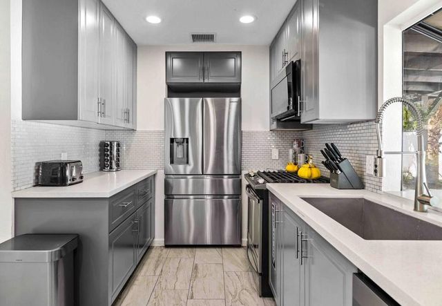 2025 Nicola Road, Palm Springs, CA 92262