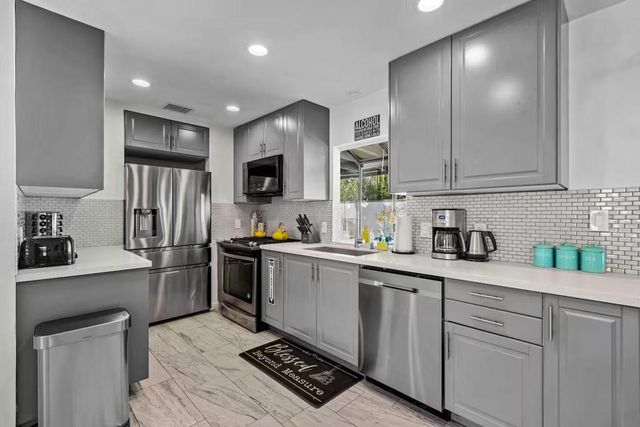 2025 Nicola Road, Palm Springs, CA 92262