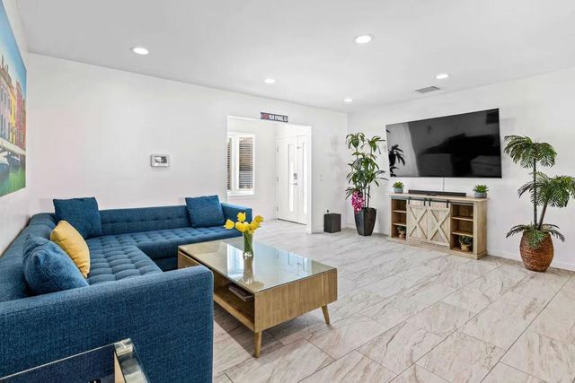 2025 Nicola Road, Palm Springs, CA 92262