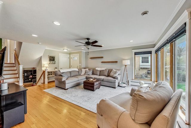 1105 W Miner Street, Arlington Heights, IL 60005