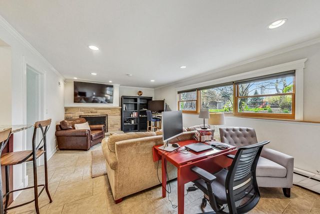 1105 W Miner Street, Arlington Heights, IL 60005