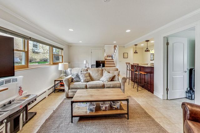 1105 W Miner Street, Arlington Heights, IL 60005