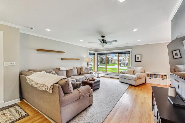 1105 W Miner Street, Arlington Heights, IL 60005