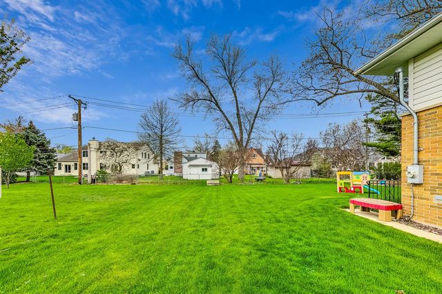 1105 W Miner Street, Arlington Heights, IL 60005