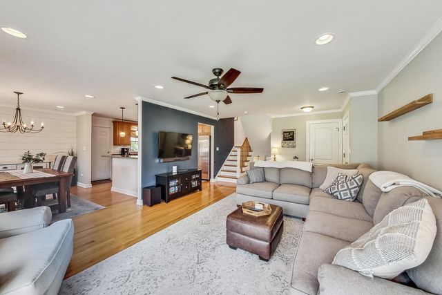 1105 W Miner Street, Arlington Heights, IL 60005