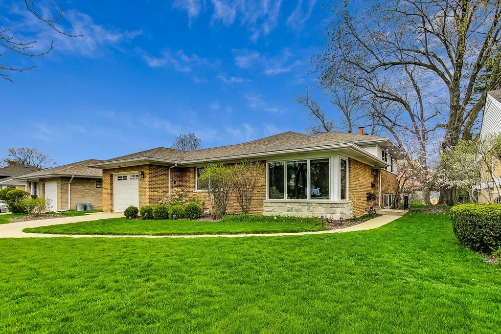 1105 W Miner Street, Arlington Heights, IL 60005
