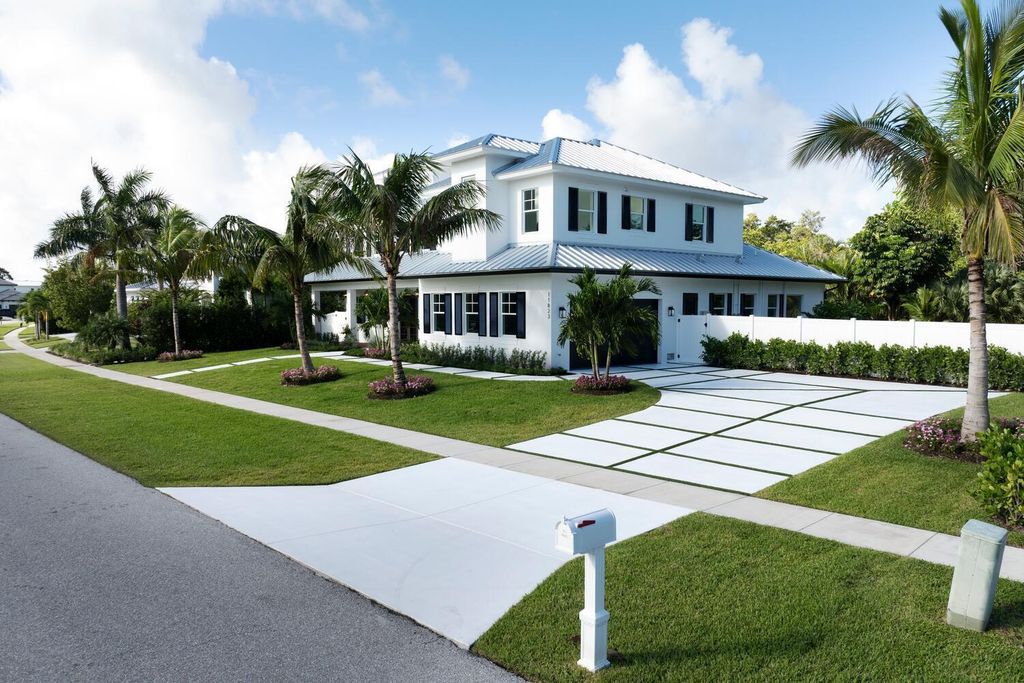 Image 1 of property listing at 11823 Lake Shore Place, North Palm Beach, FL 33408
