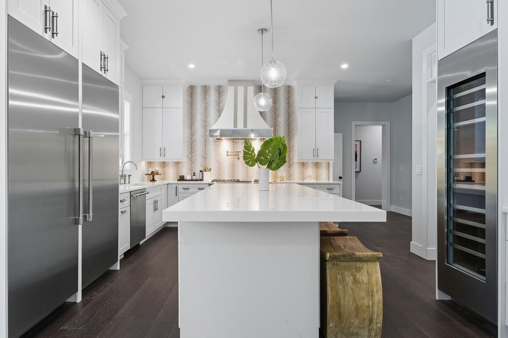 Image 24 of property listing at 11823 Lake Shore Place, North Palm Beach, FL 33408