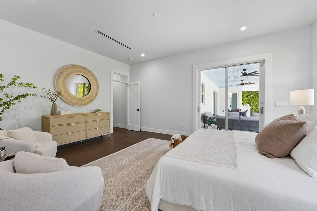 Image 38 of property listing at 11823 Lake Shore Place, North Palm Beach, FL 33408