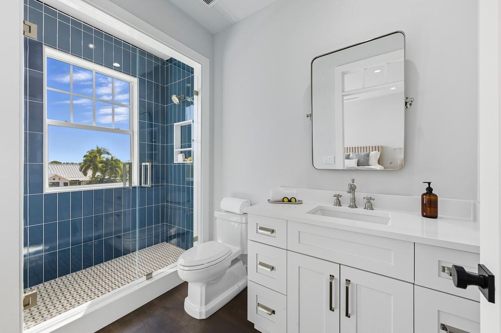 Image 53 of property listing at 11823 Lake Shore Place, North Palm Beach, FL 33408