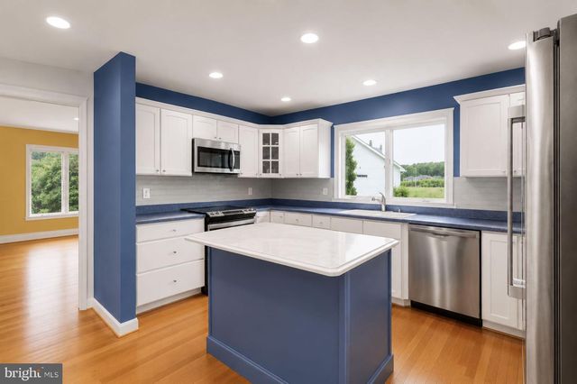 6049 POTOMAC LANDING DR, King George, VA 22485