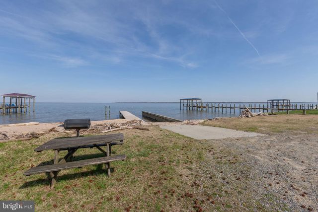 6049 POTOMAC LANDING DR, King George, VA 22485