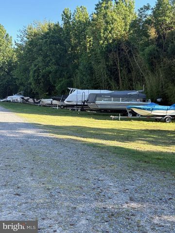 6049 POTOMAC LANDING DR, King George, VA 22485