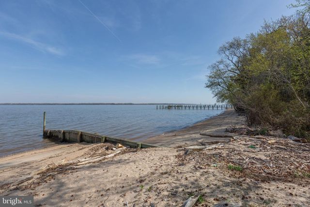 6049 POTOMAC LANDING DR, King George, VA 22485