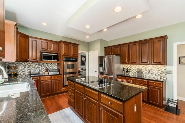 8631 Winding Creek Way, Pickerington, OH 43147