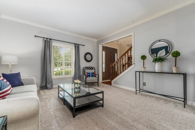 8631 Winding Creek Way, Pickerington, OH 43147