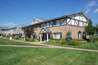 97 Moonlight Walk 97, Holbrook, NY 11741