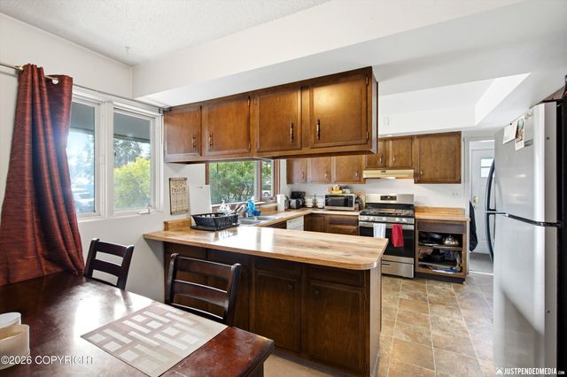 2615 W 33rd Avenue, Anchorage, AK 99517
