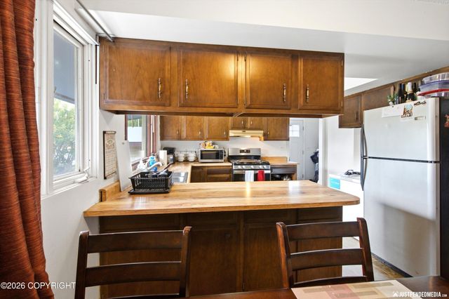 2615 W 33rd Avenue, Anchorage, AK 99517