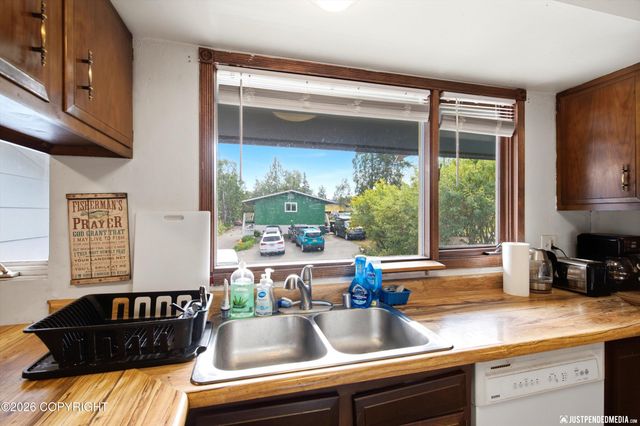 2615 W 33rd Avenue, Anchorage, AK 99517