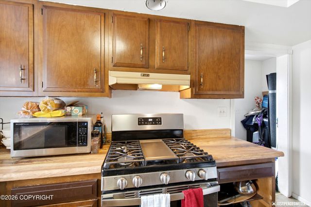 2615 W 33rd Avenue, Anchorage, AK 99517