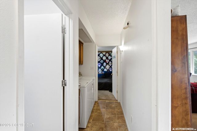 2615 W 33rd Avenue, Anchorage, AK 99517