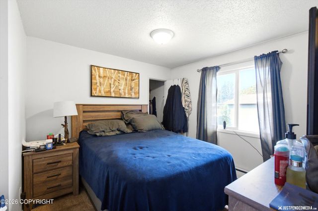2615 W 33rd Avenue, Anchorage, AK 99517