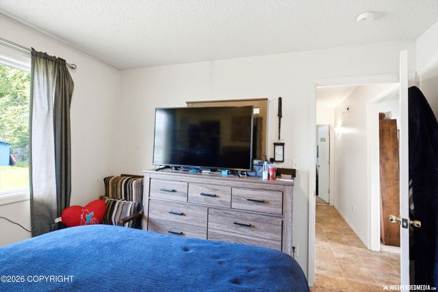 2615 W 33rd Avenue, Anchorage, AK 99517