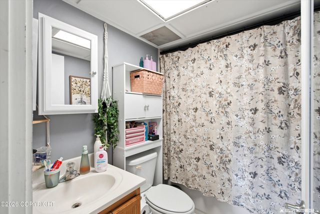 2615 W 33rd Avenue, Anchorage, AK 99517