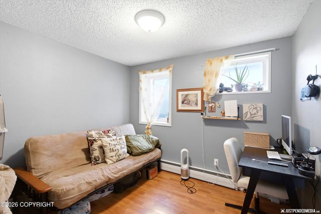 2615 W 33rd Avenue, Anchorage, AK 99517