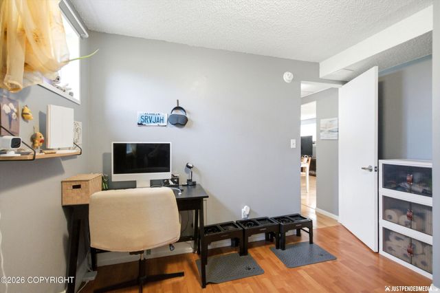 2615 W 33rd Avenue, Anchorage, AK 99517