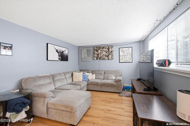 2615 W 33rd Avenue, Anchorage, AK 99517