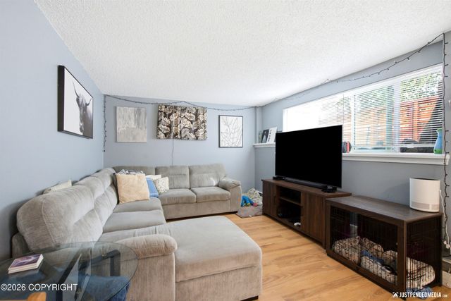 2615 W 33rd Avenue, Anchorage, AK 99517