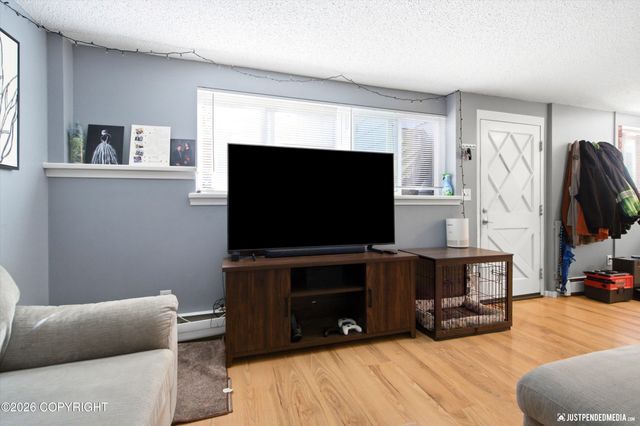 2615 W 33rd Avenue, Anchorage, AK 99517